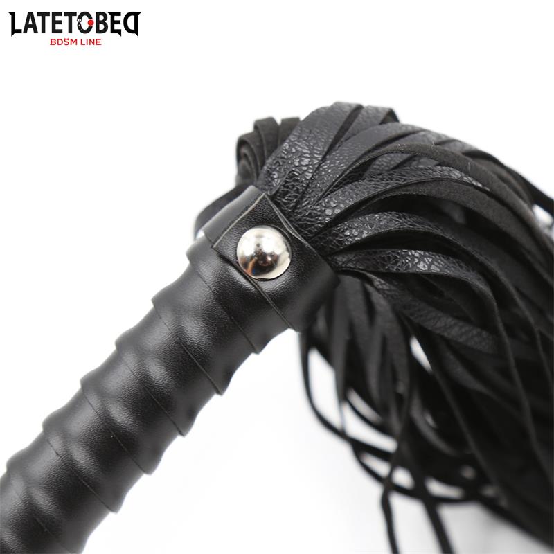 Textured Handle Flogger Black 485cm