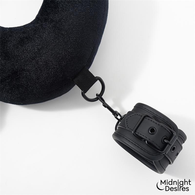 Restraint Set with Neck Pillow